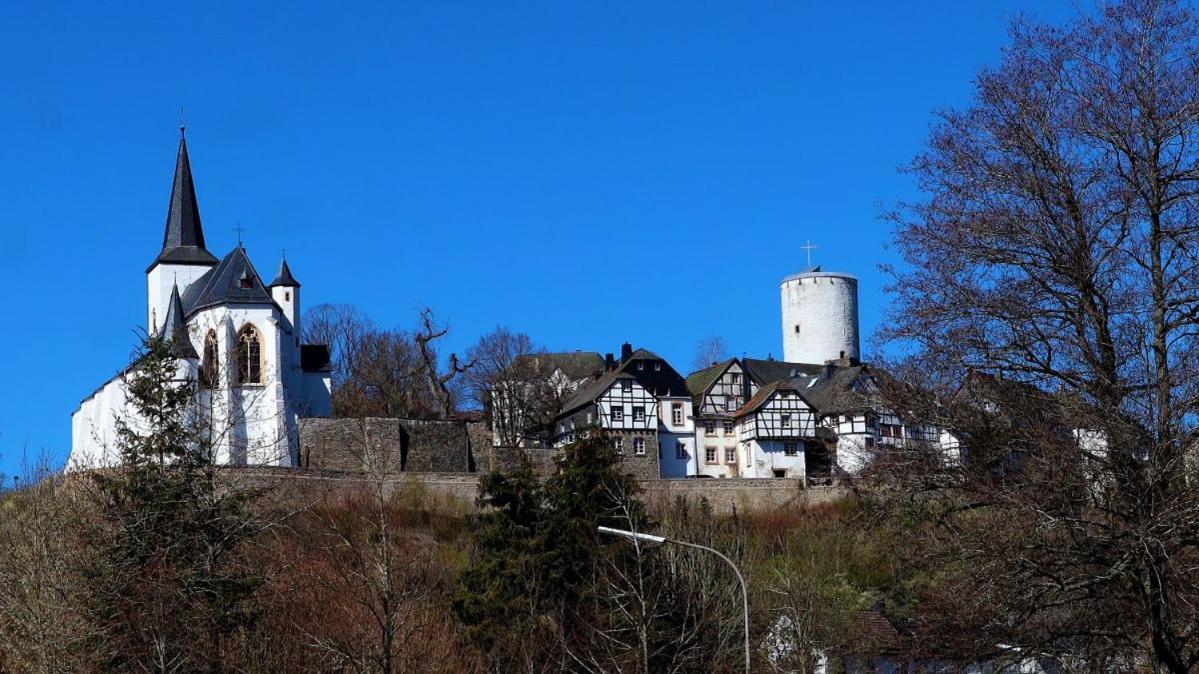 Ferienhaus Hescheld With Private Jacuzzi Hellenthal Eksteriør bilde